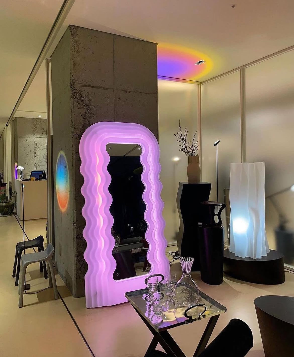 THE WAVY MIRROR