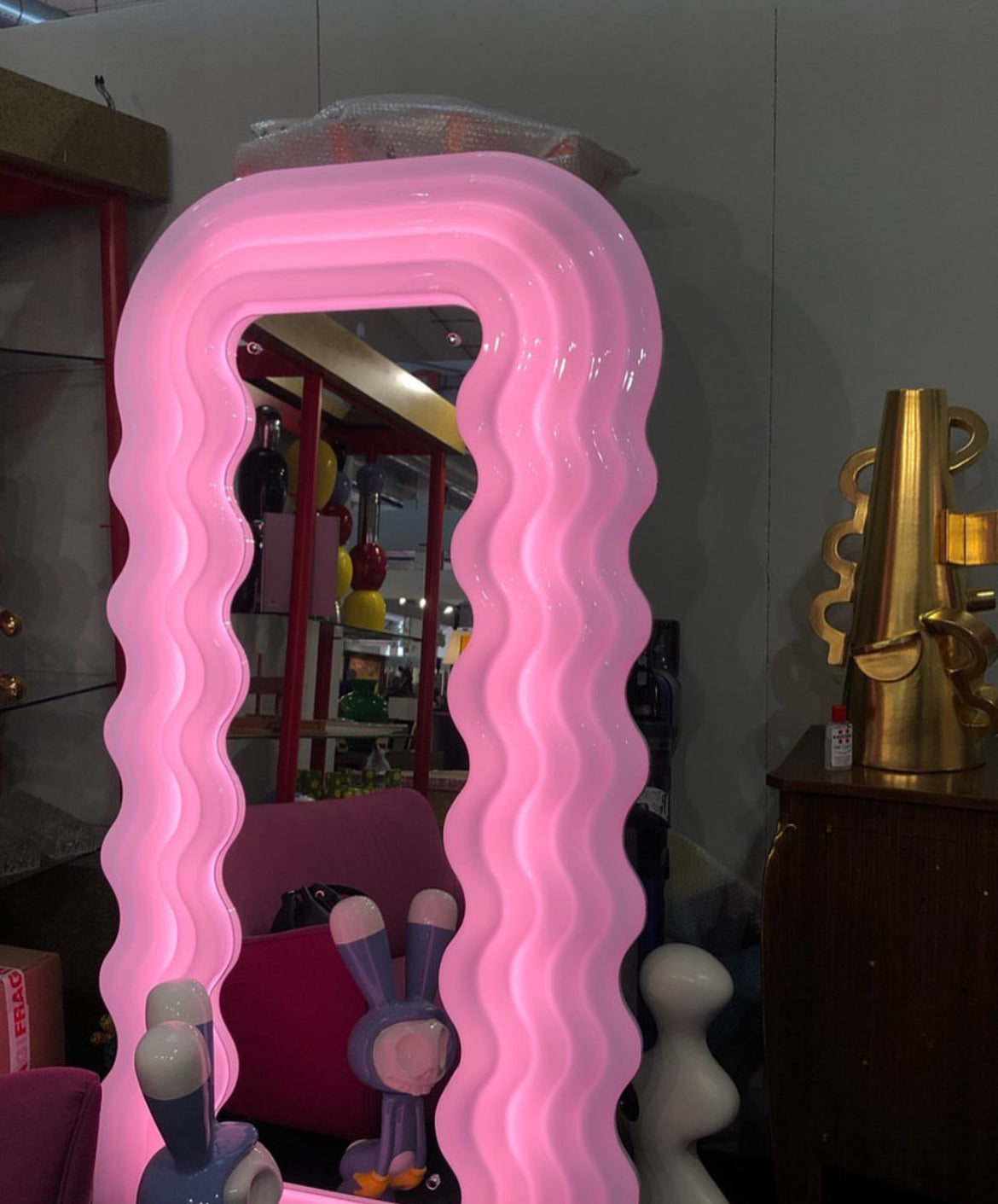 THE WAVY MIRROR