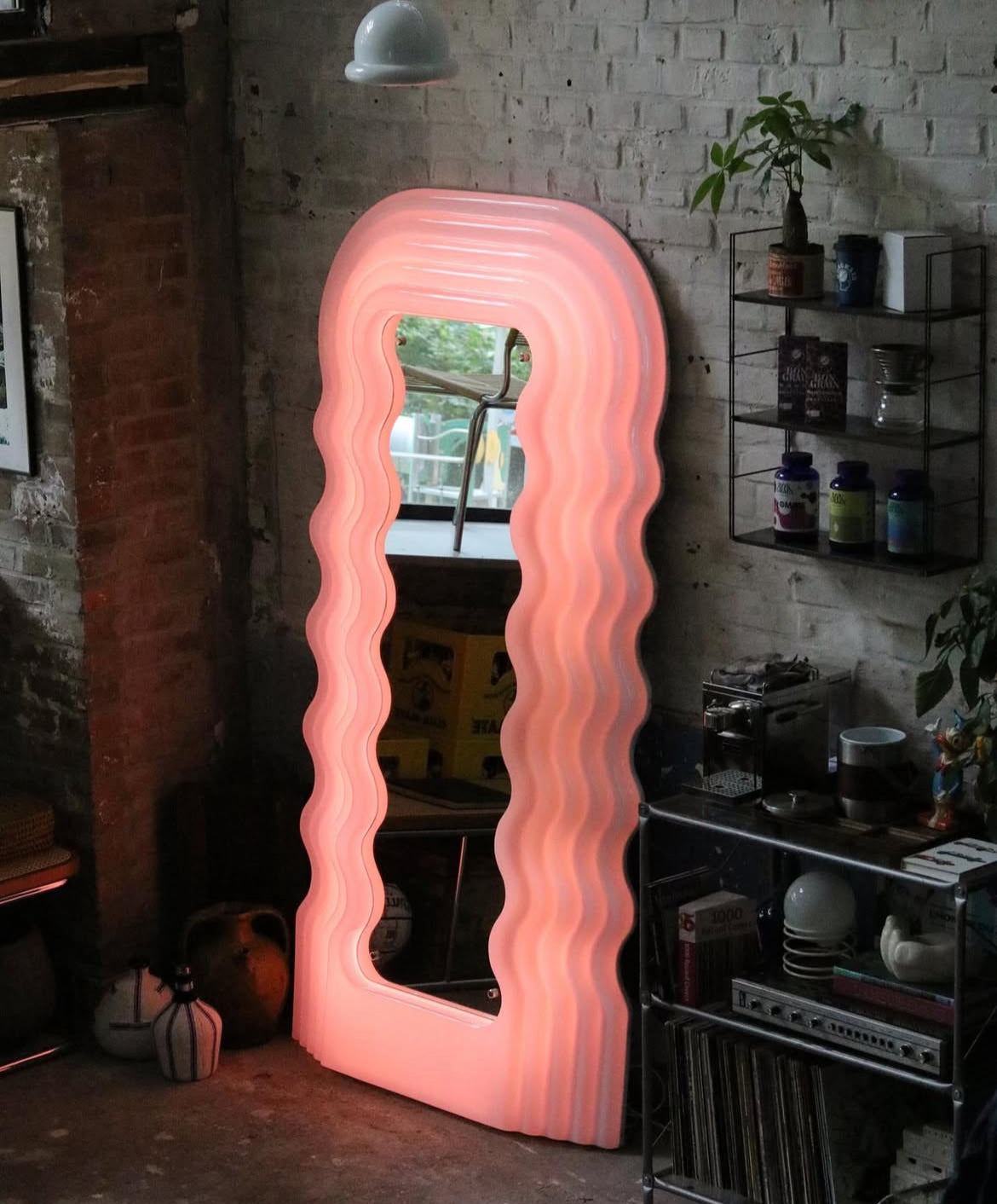 THE WAVY MIRROR