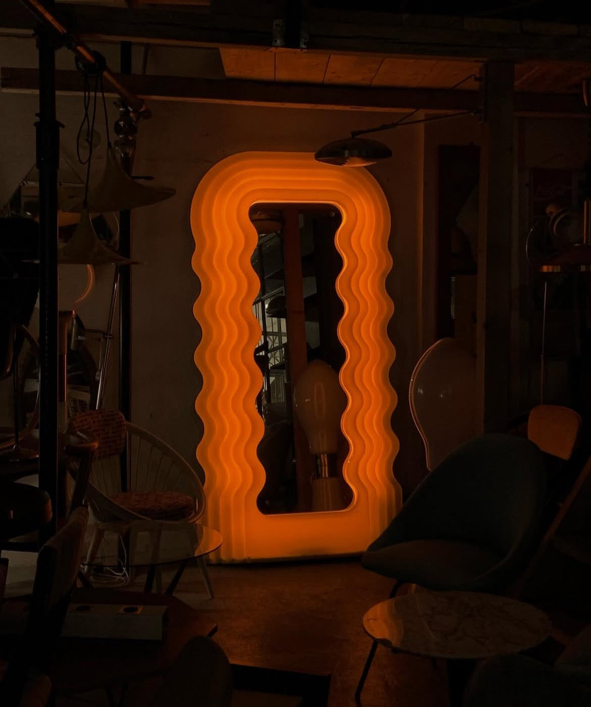 THE WAVY MIRROR