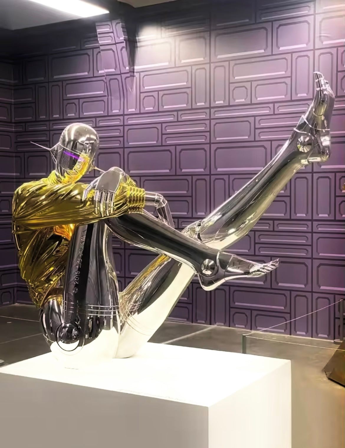 Silver Modern Robot Sculpture – Futuristic LED