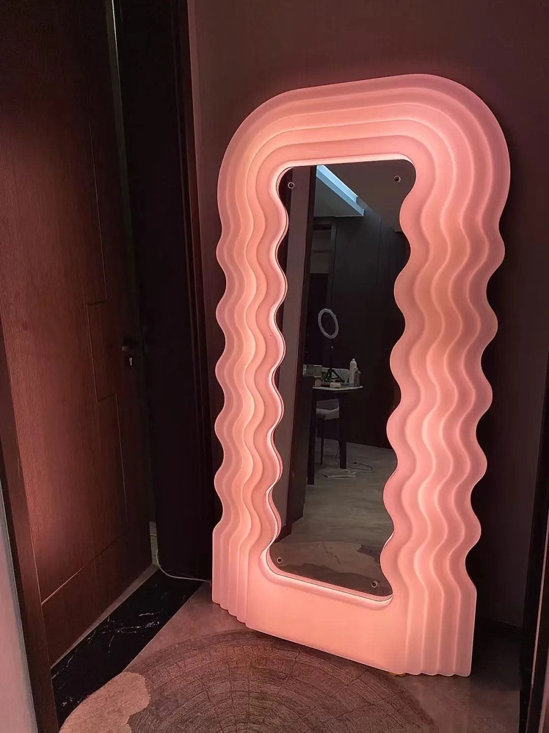 THE WAVY MIRROR